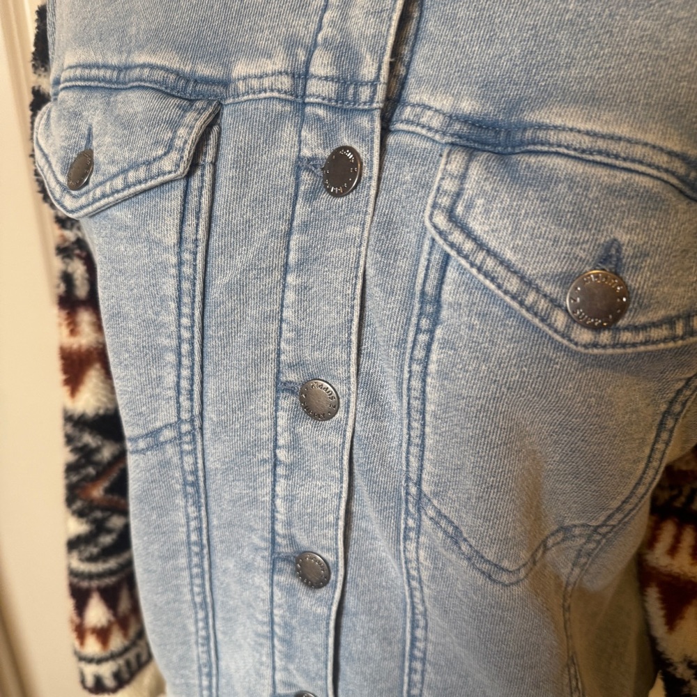 Z Supply Small Sherpa Lined Cotton Trucker Jacket Aztec Print Sweater Sleeves - Picture 3 of 9